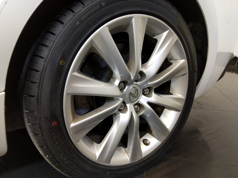 2016 Lexus IS 200t - Wheel
