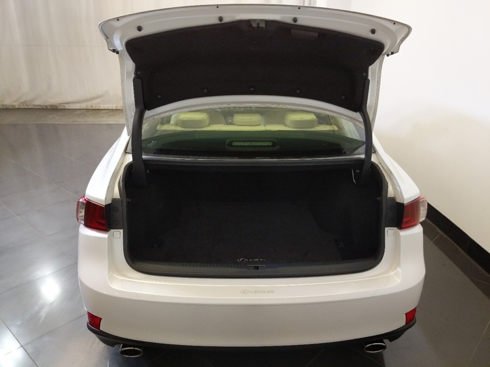 2016 Lexus IS 200t - Trunk