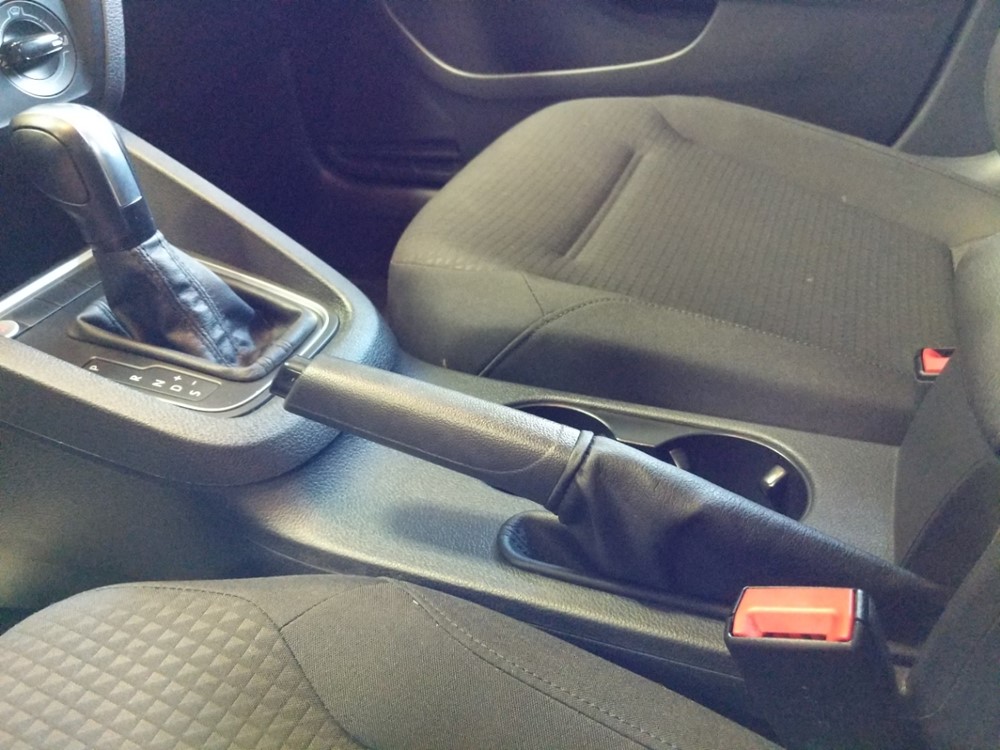 2015 Volkswagen Jetta - Center Console/Cup Holders