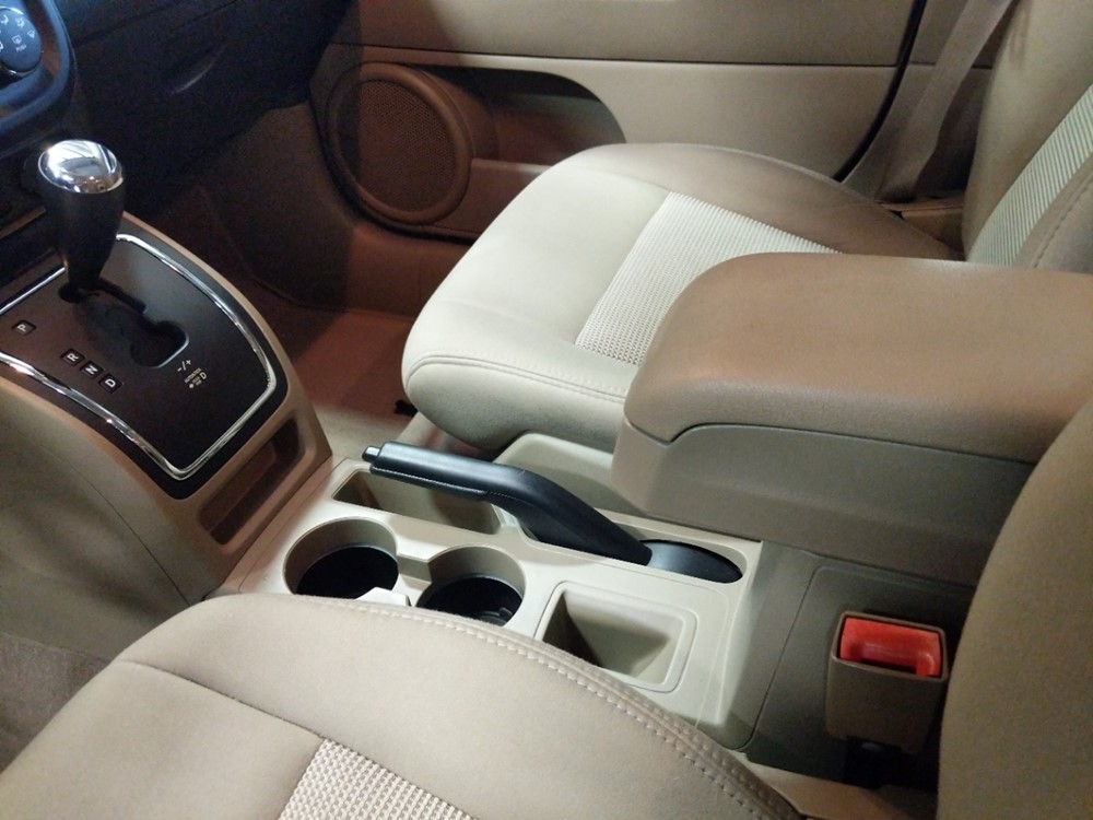 2014 Jeep Compass - Center Console/Cup Holders