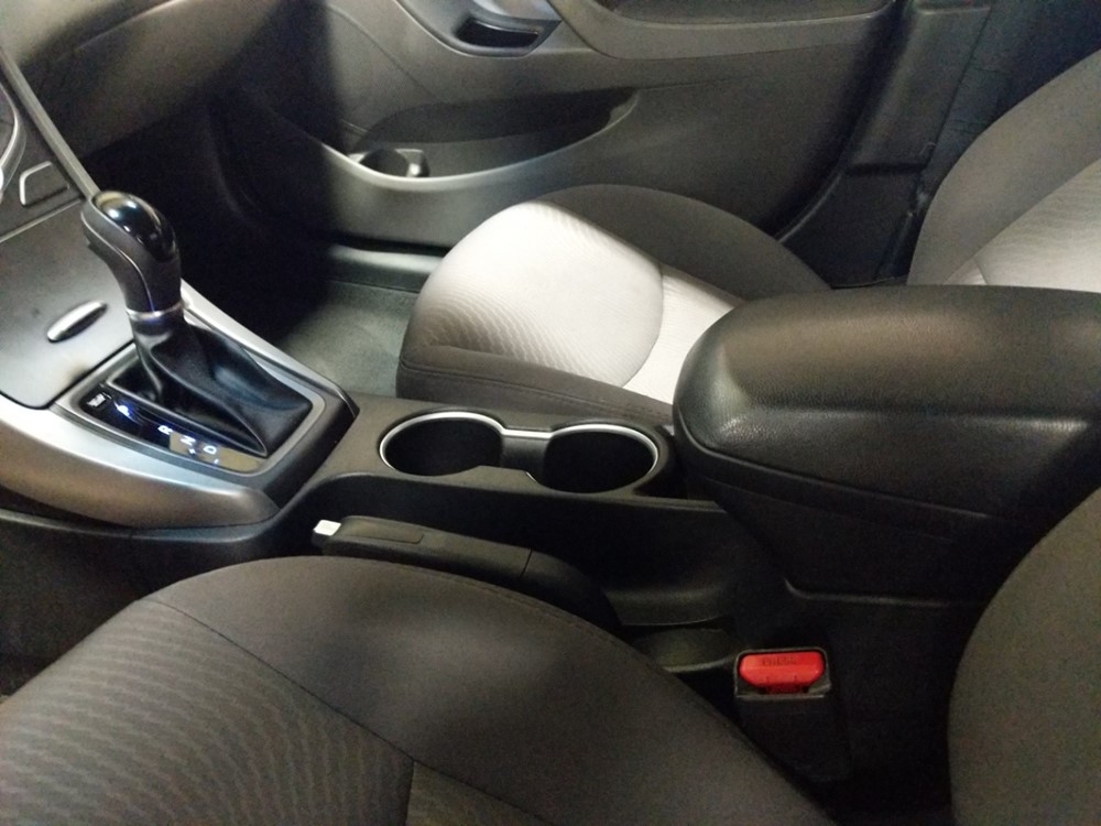 2016 Hyundai Elantra - Center Console/Cup Holders