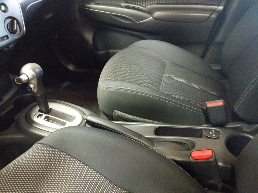 2017 Nissan Versa - Center Console/Cup Holders