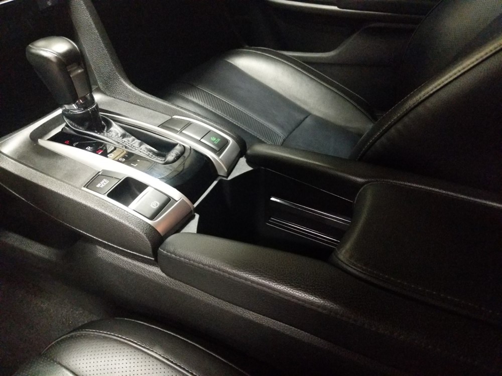 2016 Honda Civic - Center Console/Cup Holders
