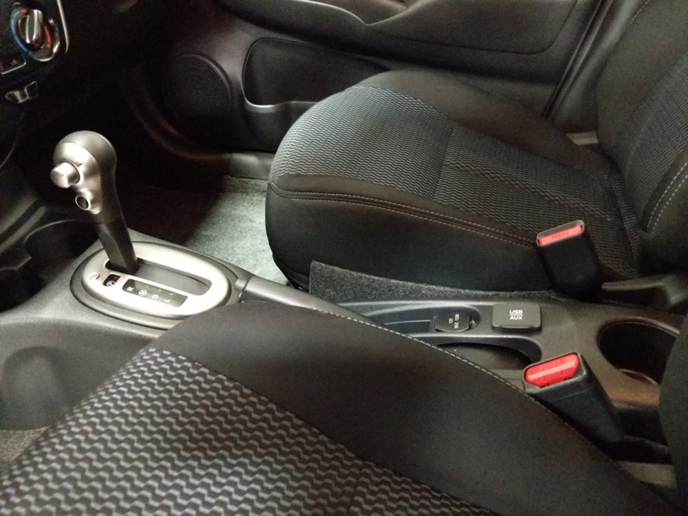 2016 Nissan Versa - Center Console/Cup Holders