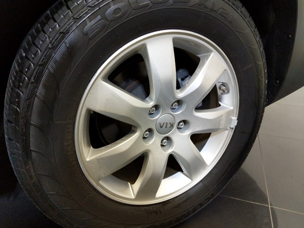 2012 Kia Sorento - Wheel