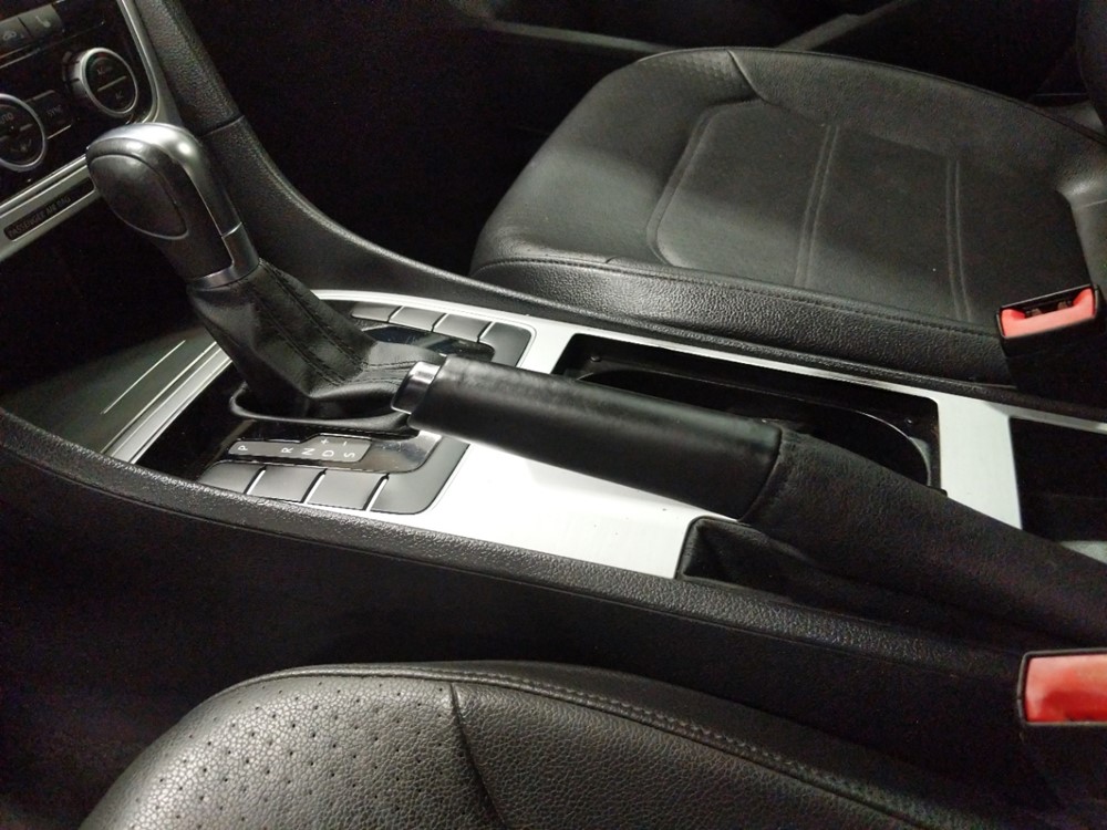2012 Volkswagen Passat - Center Console/Cup Holders