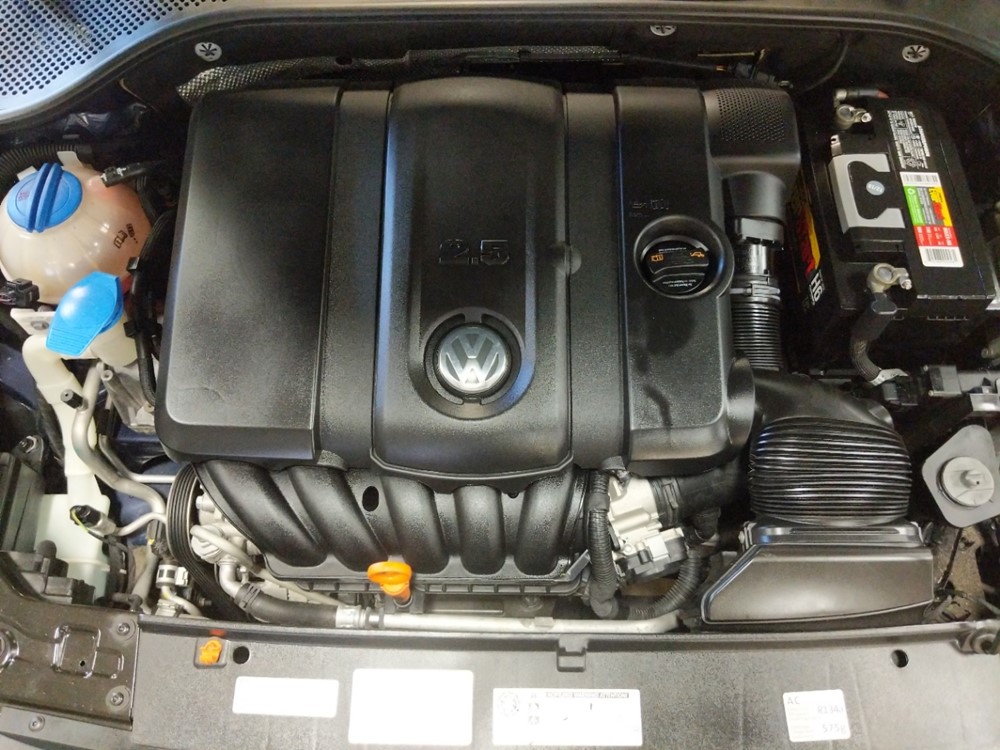 2012 Volkswagen Passat - Engine