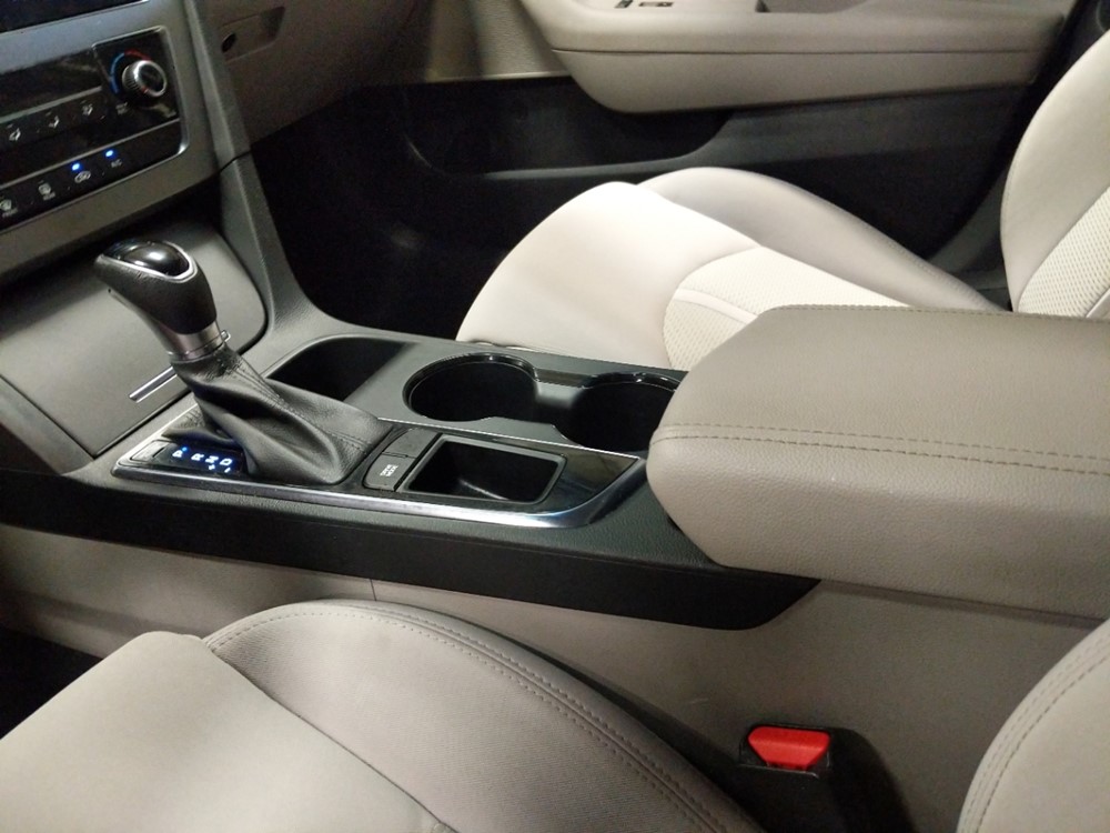 2017 Hyundai Sonata - Center Console/Cup Holders