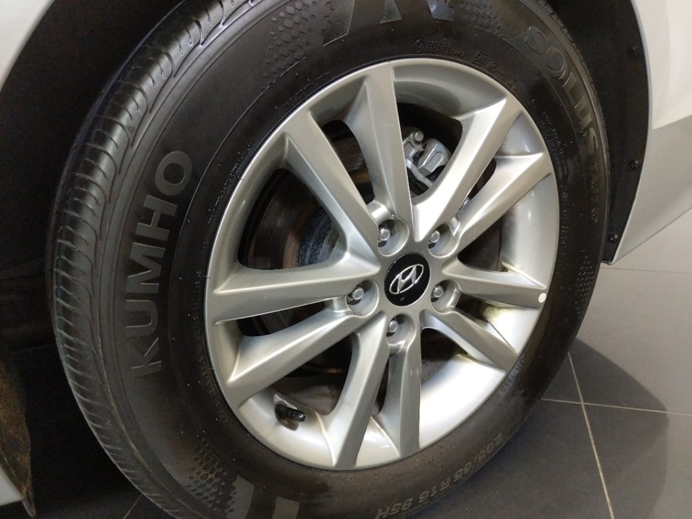 2017 Hyundai Sonata - Wheel