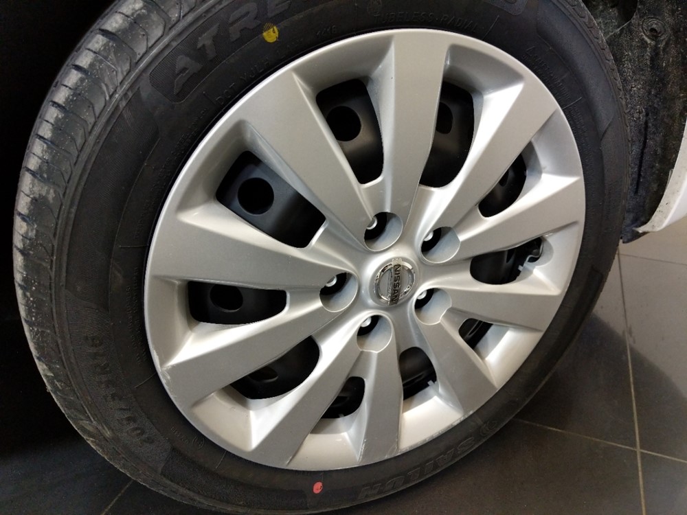 2015 Nissan Sentra - Wheel
