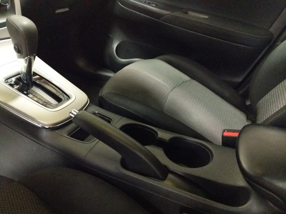 2015 Nissan Sentra - Center Console/Cup Holders
