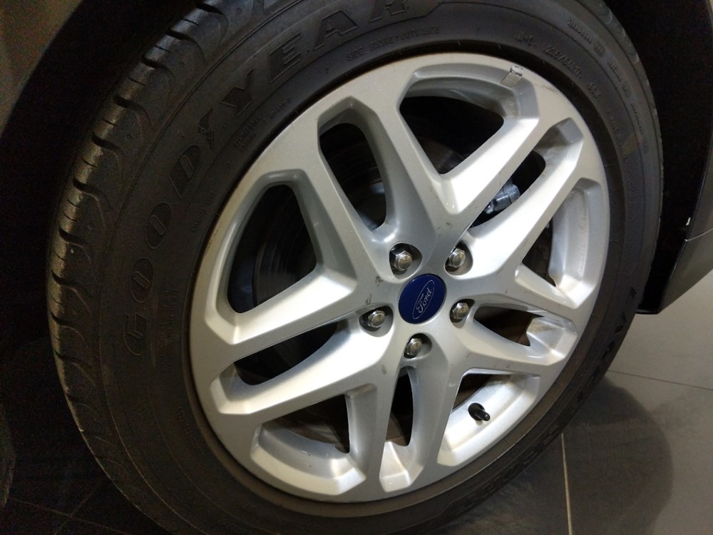 2016 Ford Fusion - Wheel
