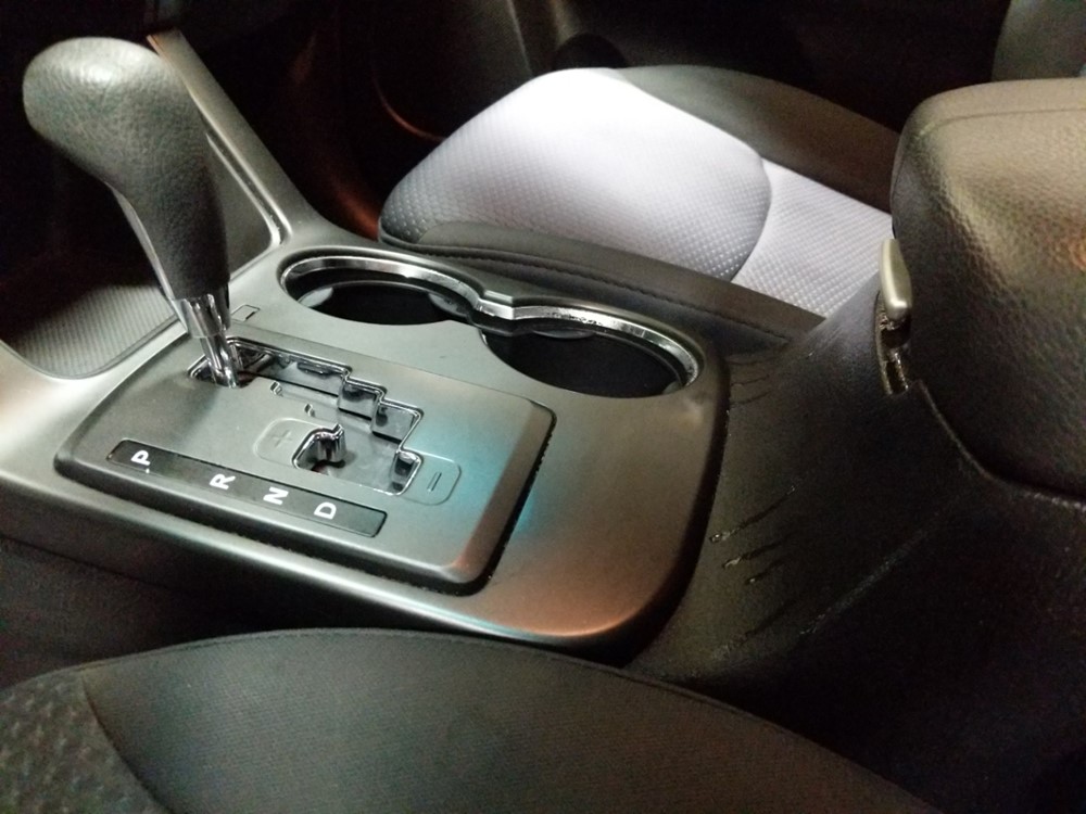 2012 Kia Sorento - Center Console/Cup Holders