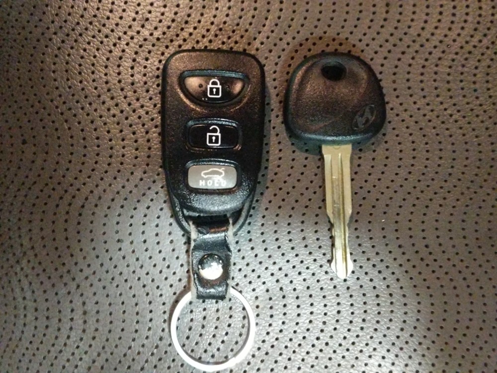 2013 Hyundai Elantra - Keys