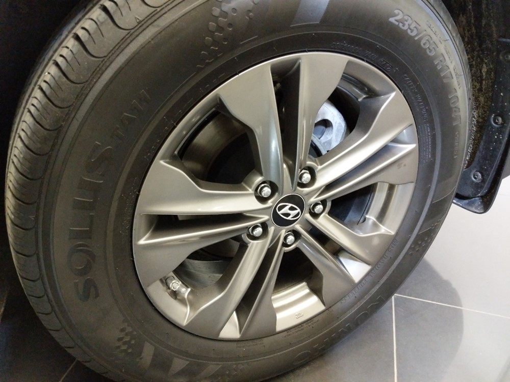 2013 Hyundai Santa Fe - Wheel