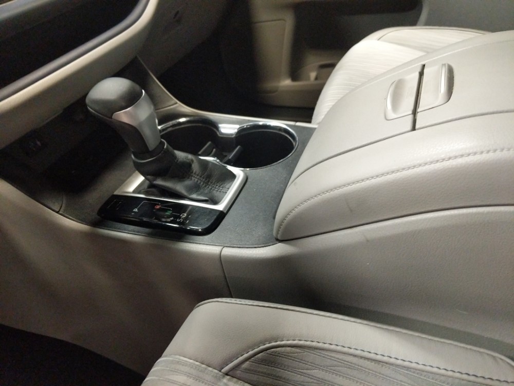 2015 Toyota Highlander - Center Console/Cup Holders