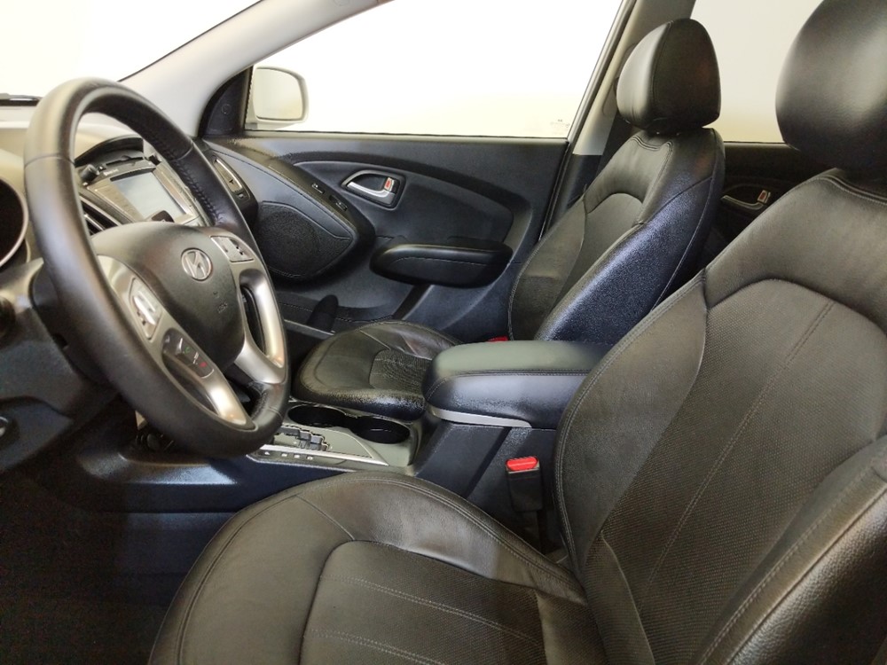 2012 Hyundai Tucson - Driver Front Seat