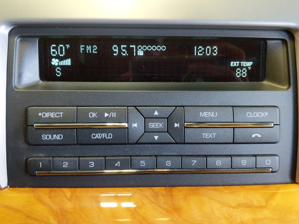 2011 Lincoln MKZ - Stereo Package