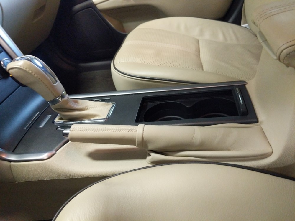 2011 Lincoln MKZ - Center Console/Cup Holders