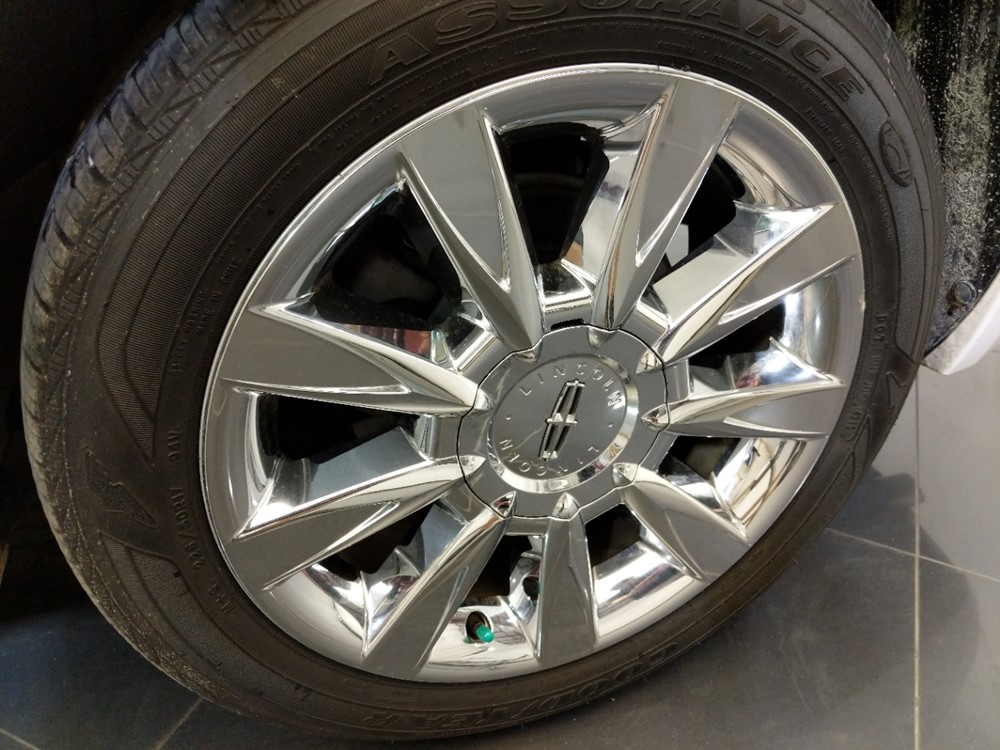2011 Lincoln MKZ - Wheel