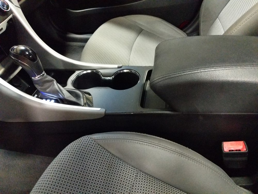2011 Hyundai Sonata - Center Console/Cup Holders