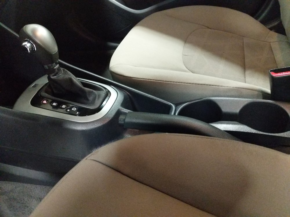 2015 Kia Rio - Center Console/Cup Holders