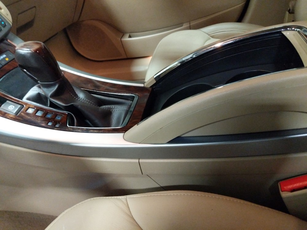2010 Buick LaCrosse - Center Console/Cup Holders