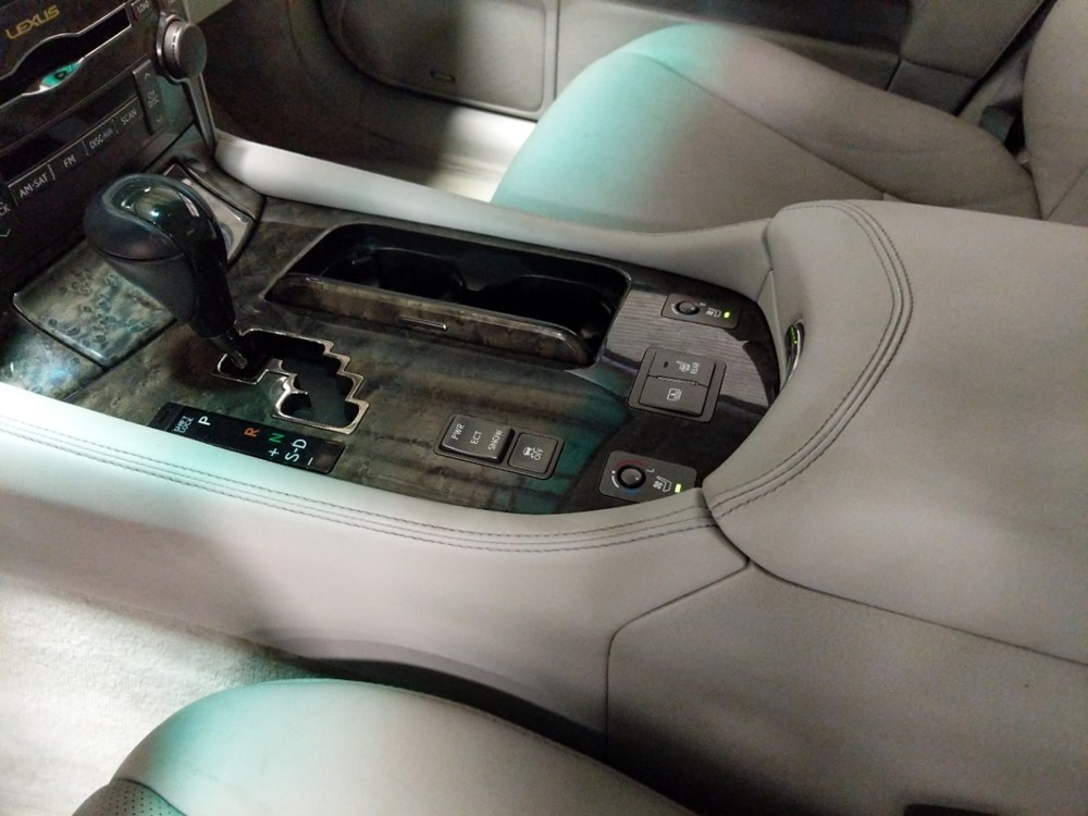 2008 Lexus LS - Center Console/Cup Holders