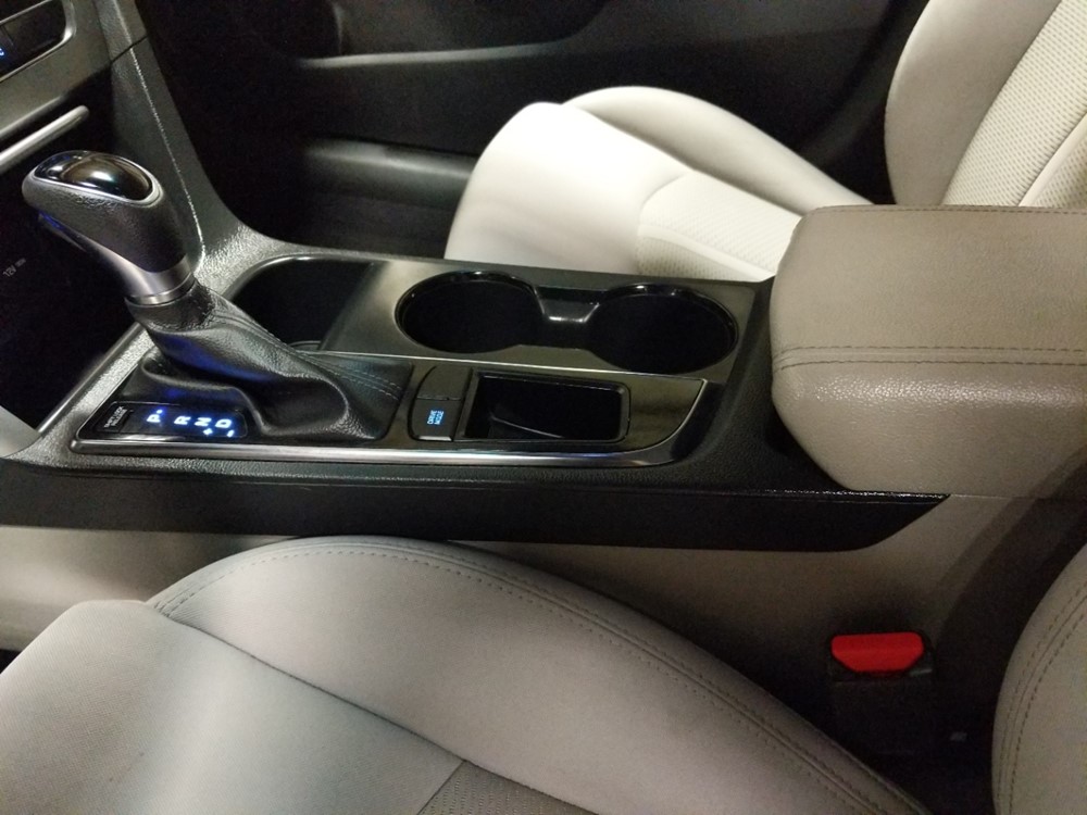 2017 Hyundai Sonata - Center Console/Cup Holders