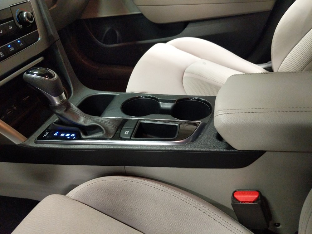 2017 Hyundai Sonata - Center Console/Cup Holders