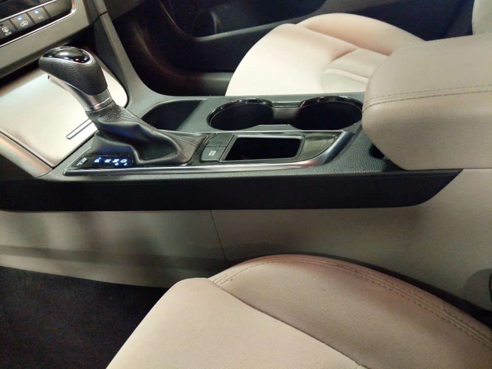 2017 Hyundai Sonata - Center Console/Cup Holders