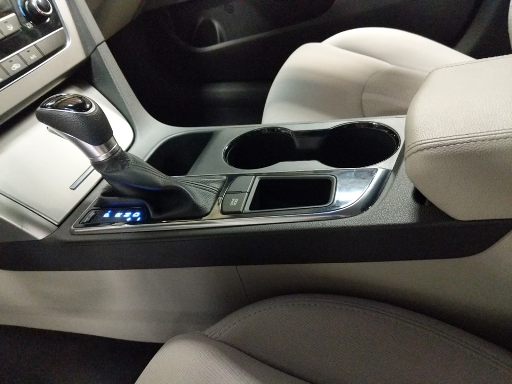 2017 Hyundai Sonata - Center Console/Cup Holders