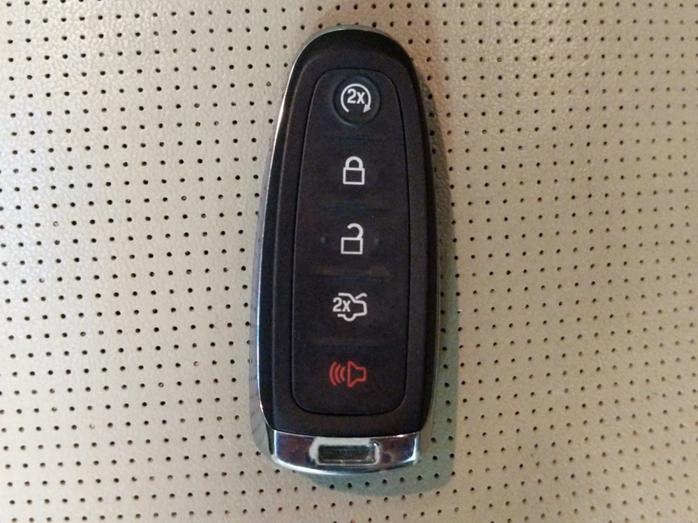 2013 Ford Taurus - Keys