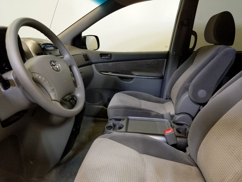 2009 Toyota Sienna - Driver Front Seat