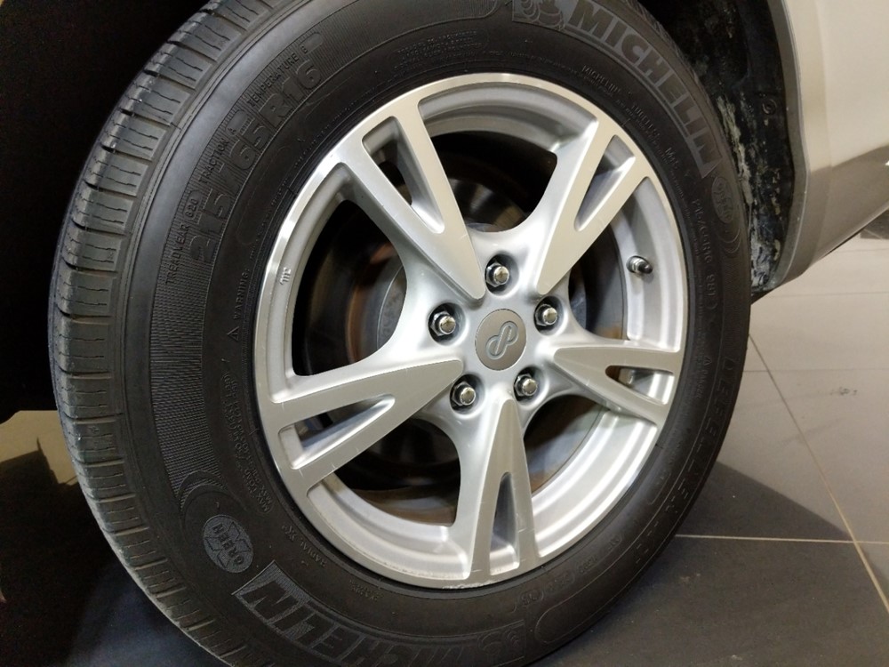 2009 Toyota Sienna - Wheel