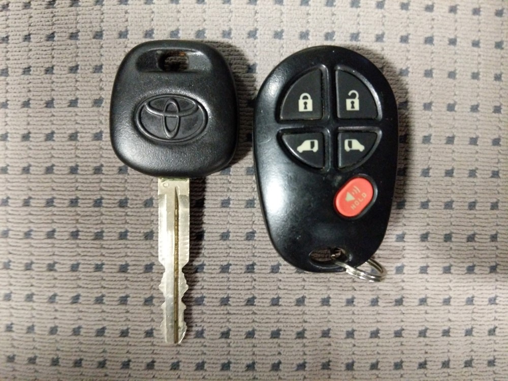 2009 Toyota Sienna - Keys