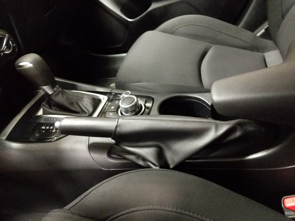 2016 Mazda Mazda3 - Center Console/Cup Holders