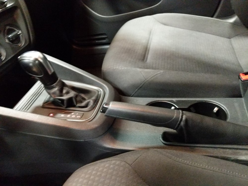 2016 Volkswagen Jetta - Center Console/Cup Holders