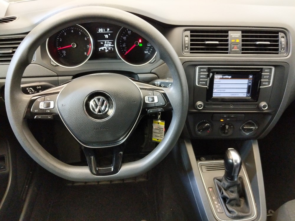 2016 Volkswagen Jetta - Driver Dash