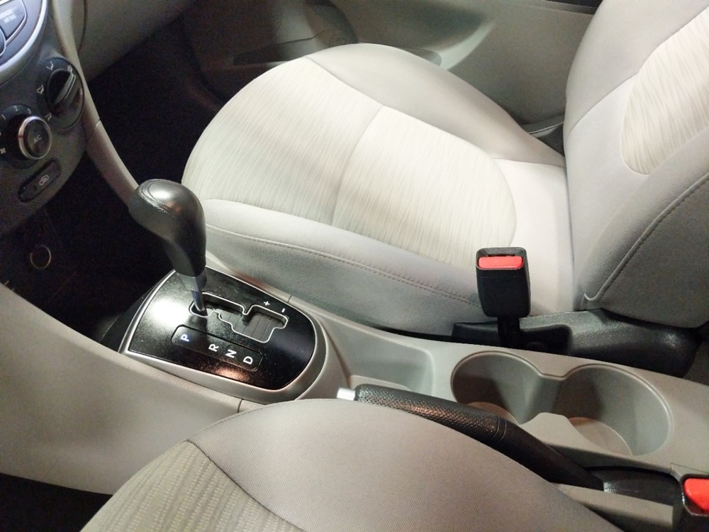 2017 Hyundai Accent - Center Console/Cup Holders
