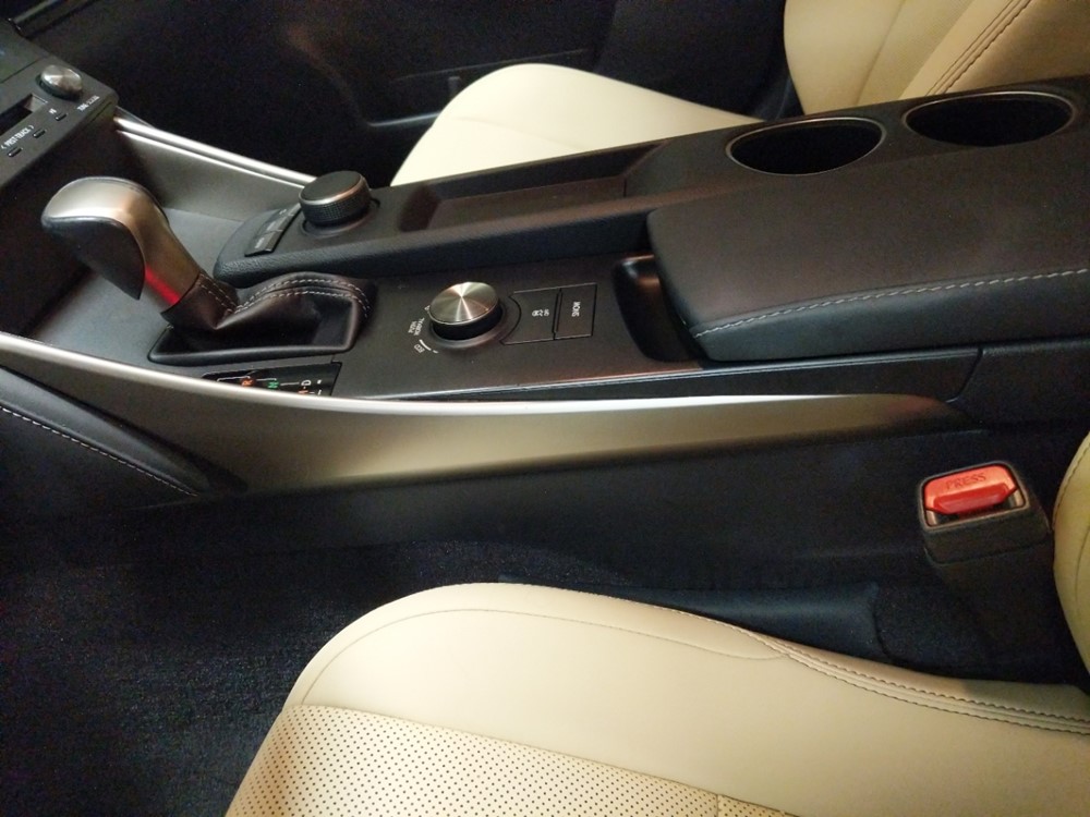 2015 Lexus IS 250 - Center Console/Cup Holders