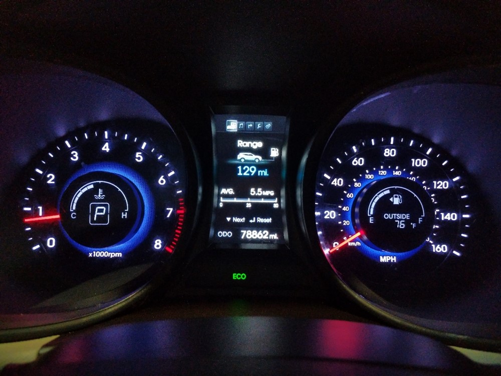 2013 Hyundai Santa Fe - Odometer Close Up