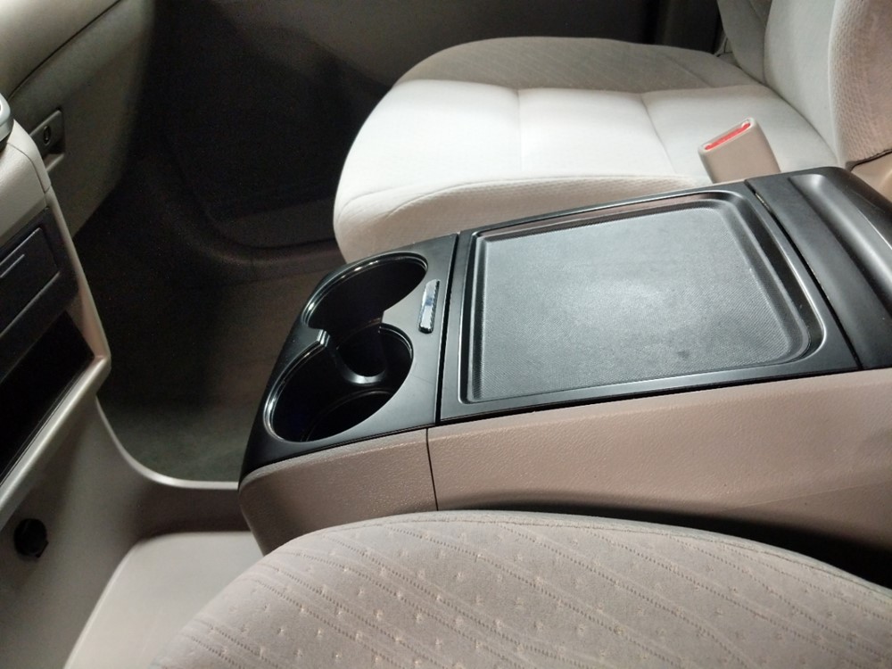 2017 Toyota Sienna - Center Console/Cup Holders
