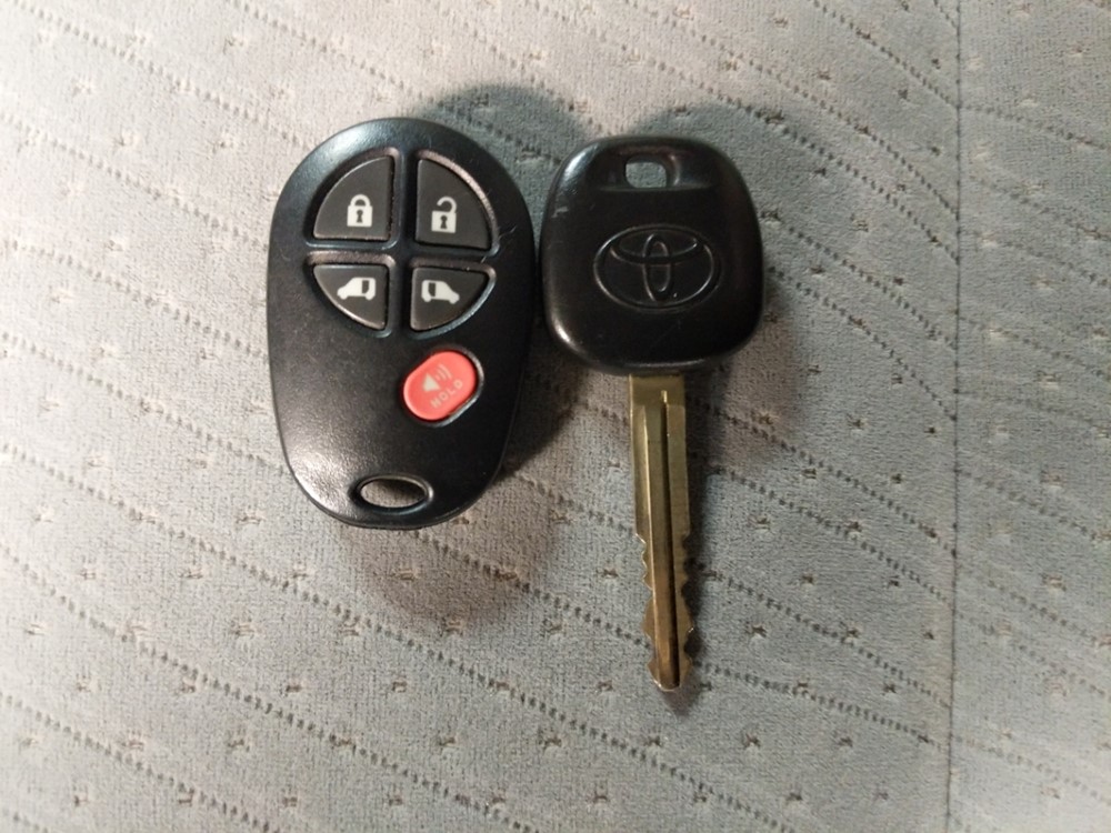 2017 Toyota Sienna - Keys