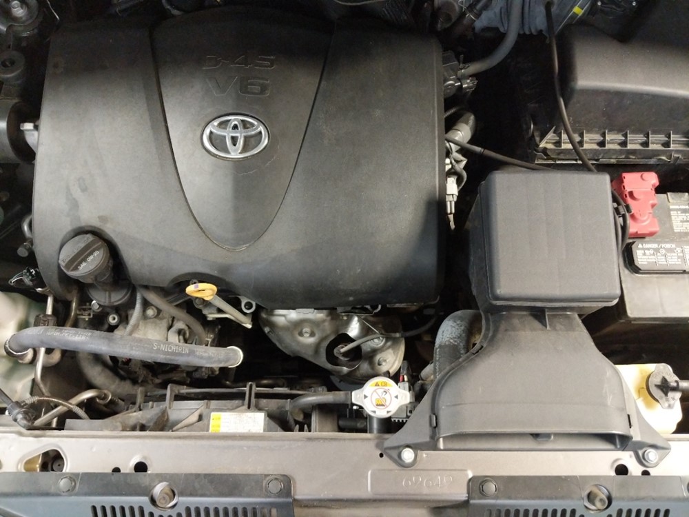 2017 Toyota Sienna - Engine