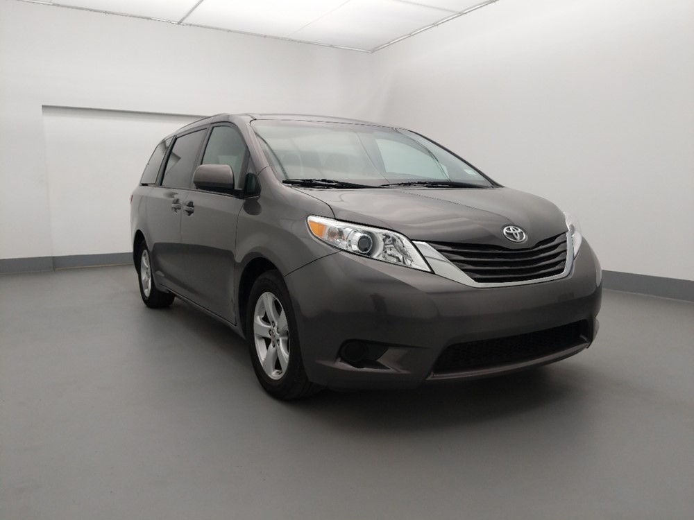 2017 Toyota Sienna - Passenger Front Bumper