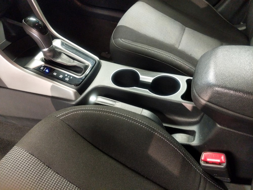 2017 Hyundai Elantra - Center Console/Cup Holders