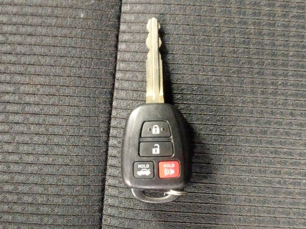 2016 Toyota Camry - Keys