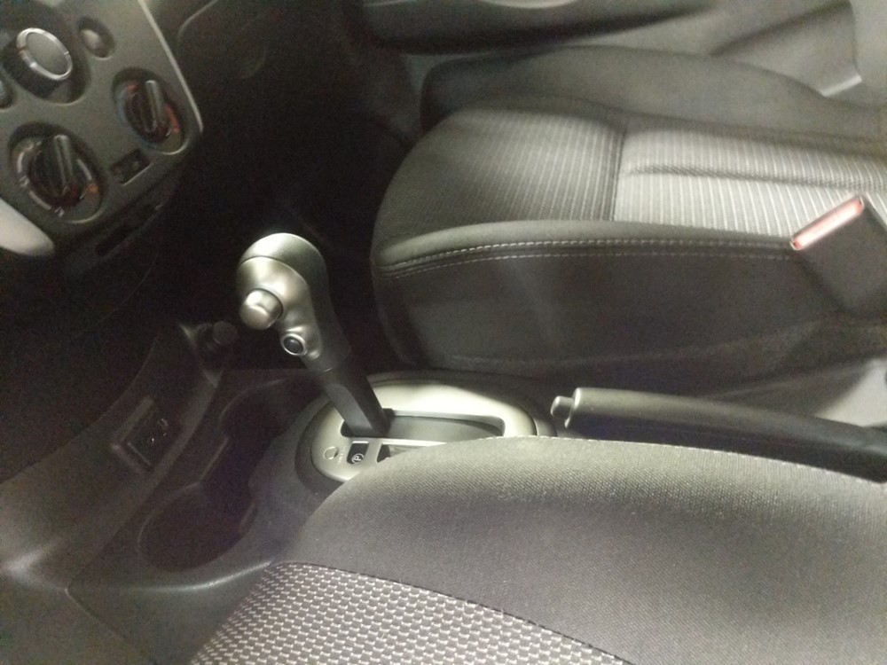 2017 Nissan Versa - Center Console/Cup Holders