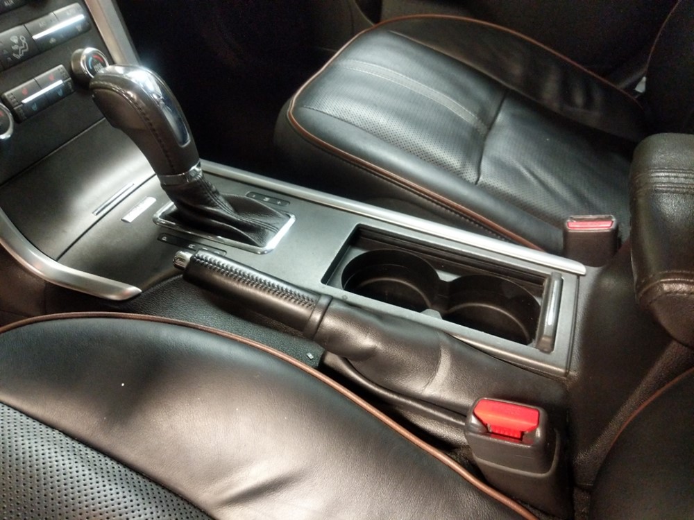 2011 Lincoln MKZ - Center Console/Cup Holders